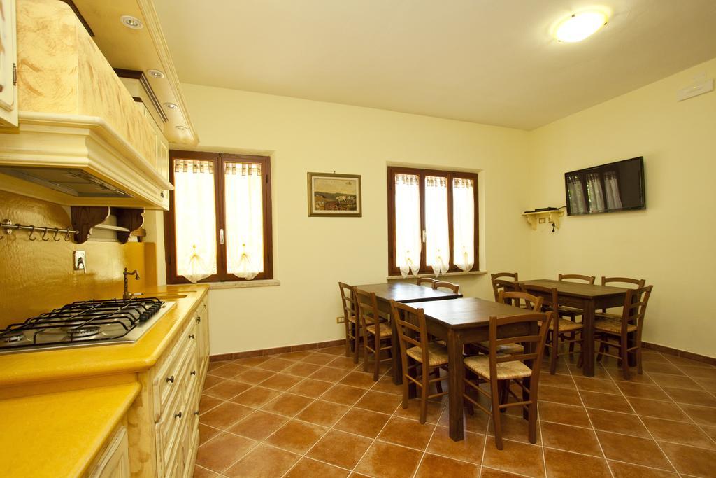 Le Camere Di Nonna Mara Montescudaio Bagian luar foto