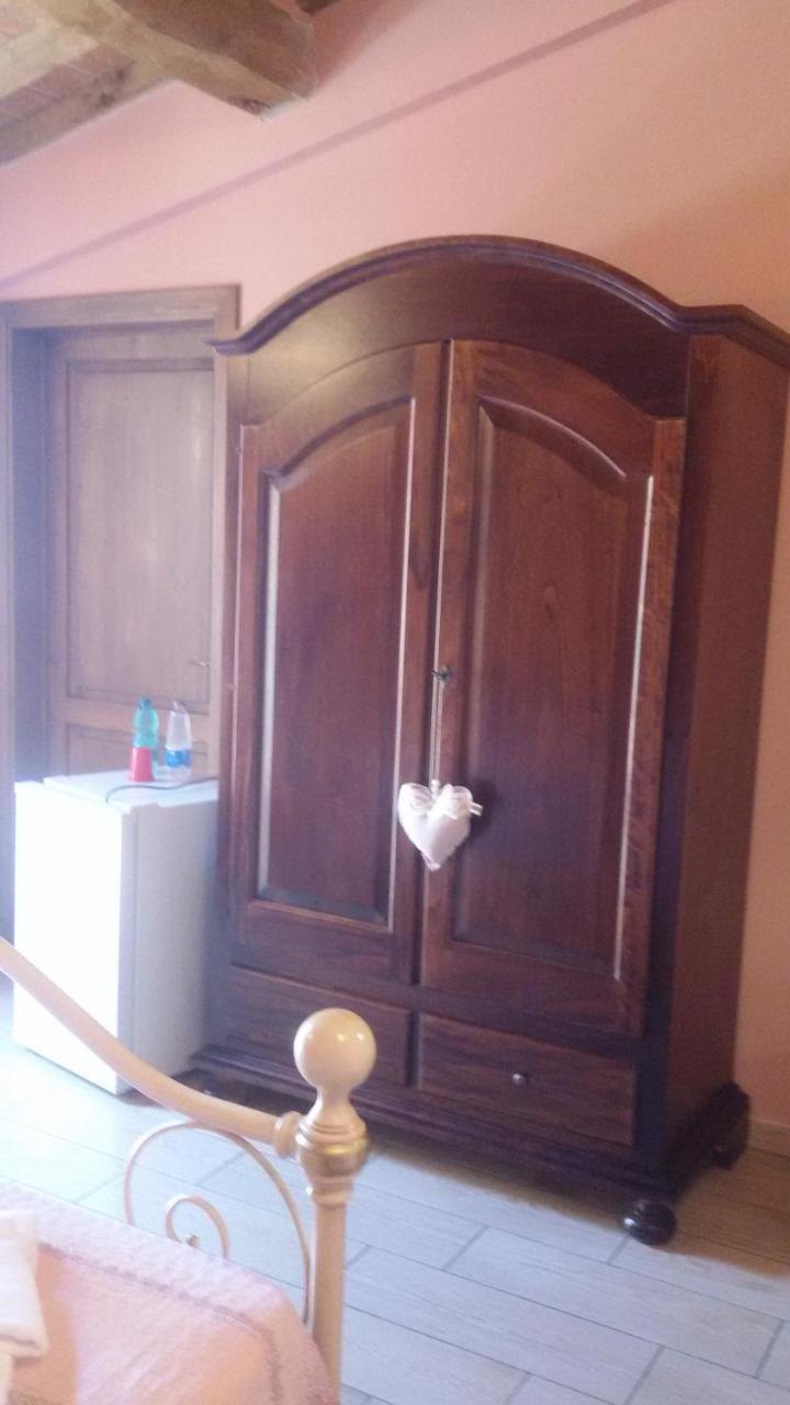 Le Camere Di Nonna Mara Montescudaio Bagian luar foto