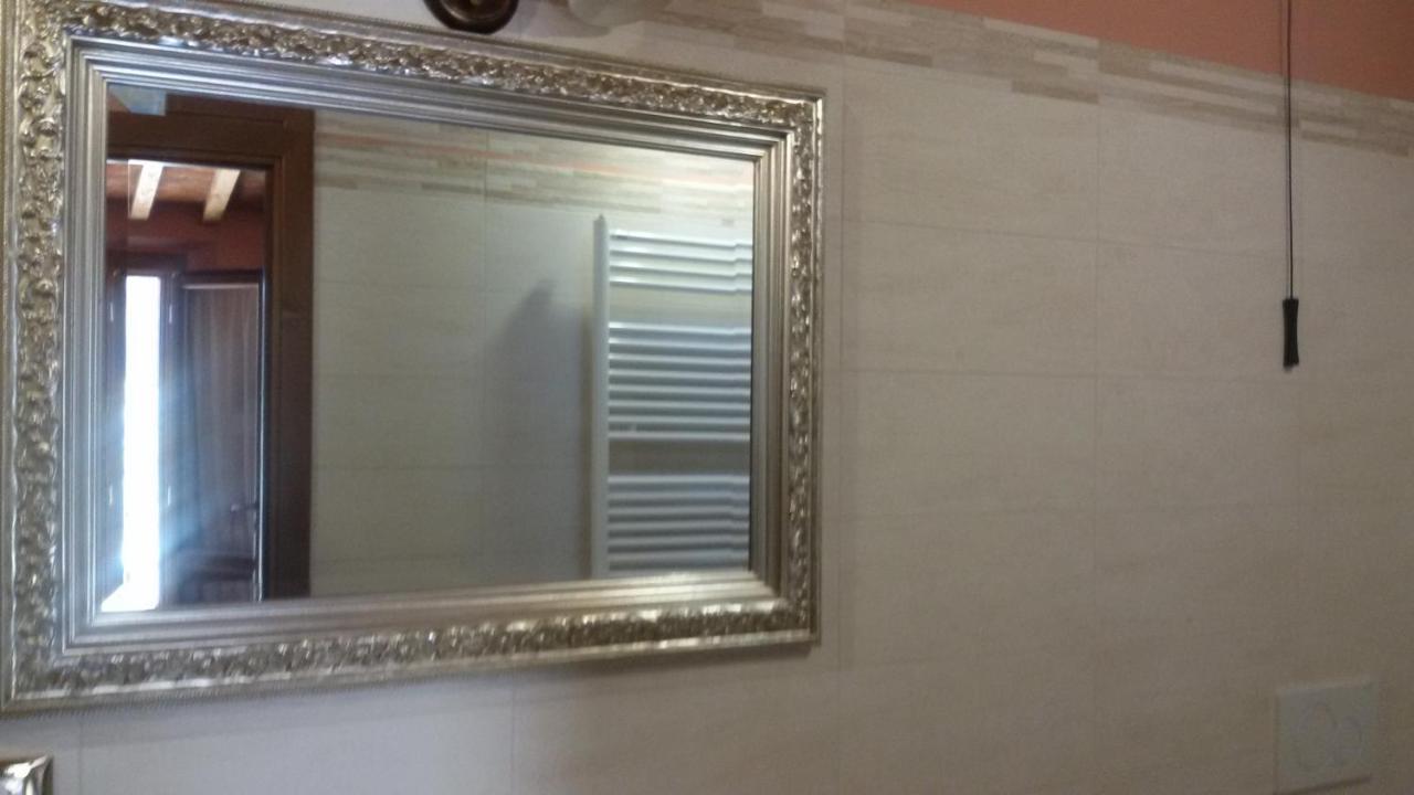 Le Camere Di Nonna Mara Montescudaio Bagian luar foto